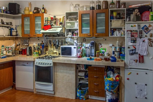 cluttered kitchen that needs to purge 