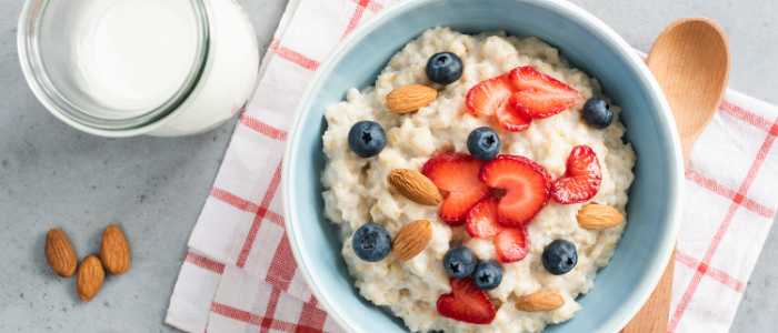 oatmeal with strawberries-blueberries-almonds