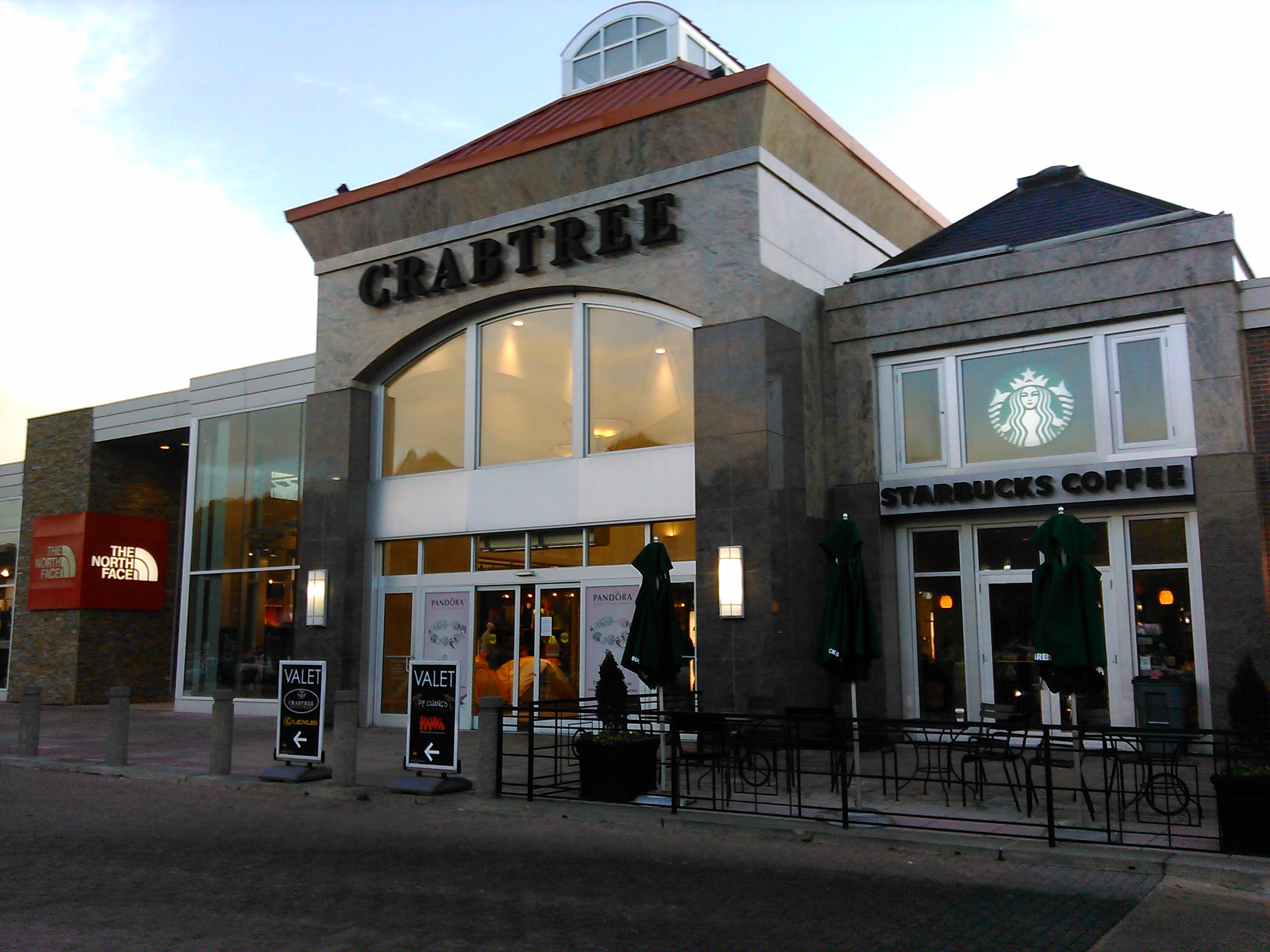 Picture of the entrance to Crabtree Valley Mall in Raleigh, North Carolina